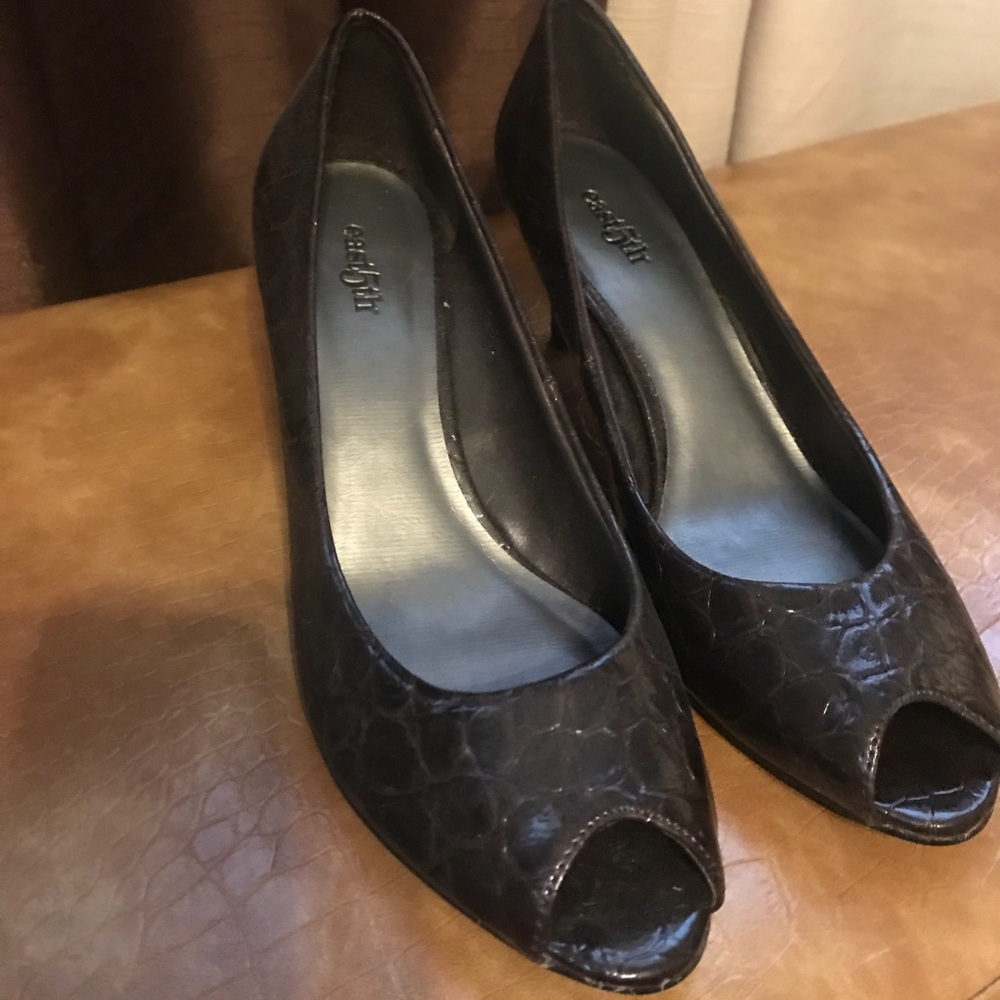 Brown kitten heels